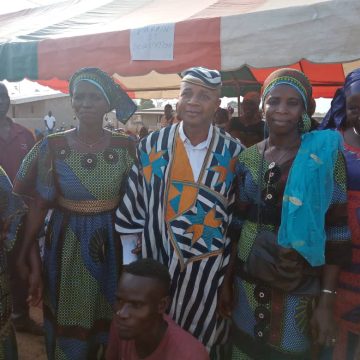 ph. Autonomisation des femmes Duékoué Duékoué : Koné Bakary offre 3 millions de FCfa aux femmes de Pona 2