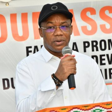 ph. Brice Kouassi à Koumassi 1 Brice Kouassi aux populations : « Bacongo travaille comme le président Ouattara. Il ne pouvait donc que réussir à Koumassi »
