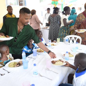 Aide à l’enfance en difficulté : L’international français de football Patrice Evra à la Case des enfants