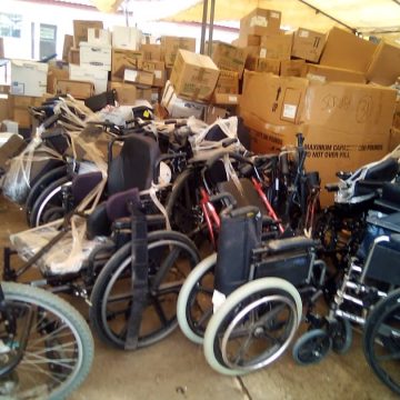 ph. Gagnoa ONG Gagnoa : Une ONG américaine et un cadre offrent du matériel médical aux populations