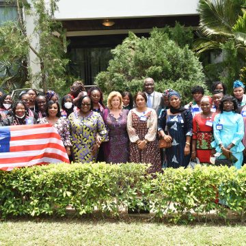 ph. Jeunes femmes leaders Formation au leadership : Des jeunes femmes leaders des pays de l’Union du fleuve Mano chez Mme Ouattara