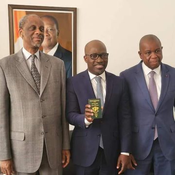 ph. Blé Goudé et son passeport bon Côte d’Ivoire / 14 mois après son acquittement de la CPI : Charles Blé Goudé obtient enfin son passeport ivoirien