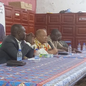 ph. Maire de Sassandra Sassandra : Le maire prodigue des conseils aux enseignants