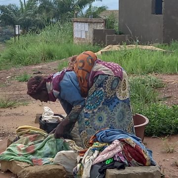 ph. Sassandra fou Sassandra : Une folle et sa poupée défraient la chronique