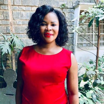 Cameroun/  Avant la visite officielle du président français : L’écrivaine Calixthe Beyala écrit à Emmanuel Macron