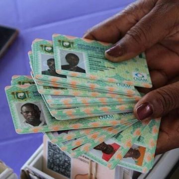ph. cartes cmu Protection sociale : La Couverture maladie universelle (CMU) devient obligatoire en Côte d’Ivoire