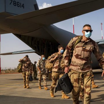 Assimi Goita, Barkhane France Mali Niger Mali : Deux militaires français arrêtés à Bamako puis libérés