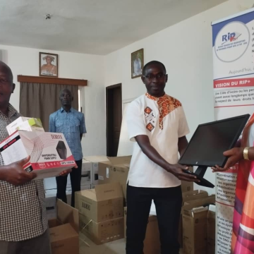 ph. matériels ong membres Remise de matériels aux ONG membres : RIP+ équipe 10 organisations de la faitière