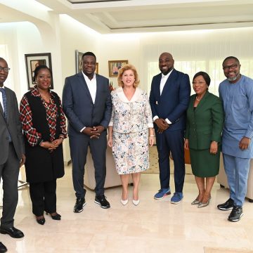 ph. yodé et siro chez mme ouattara 2 Caravane de reboisement : Les artistes Yodé et Siro sollicitent le soutien de Dominique Ouattara