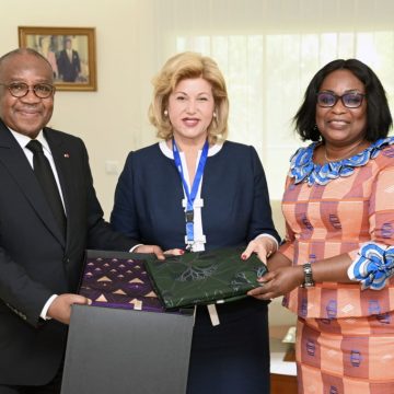 Côte d’Ivoire / Promotion et protection des droits de l’Homme : Le CNDH décerne un prix d’honneur à la Première dame