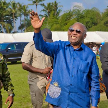 En visite politique dans la région de la Mé – Laurent Gbagbo demande la libération d’un cyber-activiste pro-Soro