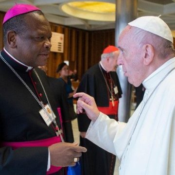 ph.pape françois et cardinal ambongo Le Pape François en RDC ce mardi : Le Cardinal Fridolin Ambongo expose les attentes de la visite