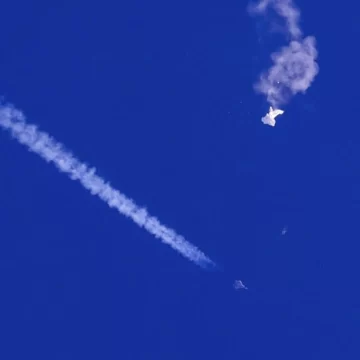 ph. ballon chinois détruit 2 Tensions USA-Chine : Un avion américain abat le ballon chinois, Pékin grogne et fustige
