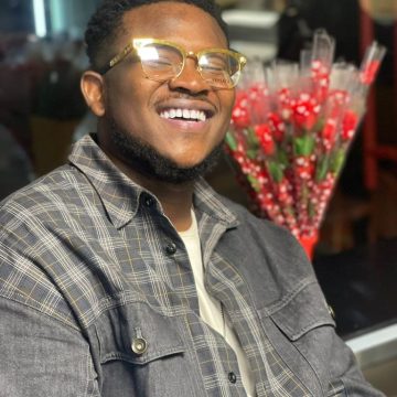 ph. artiste young ced burkinabé Musique – Le rappeur de Koudougou Young Ced sur les bords de la lagune Ebrié
