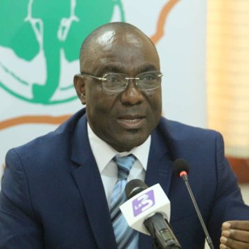 ph. armand désiré gohourou directeur exécutif de la fif Professionnalisation du football ivoirien – La FIF impose des mesures fermes aux clubs de Ligue 1