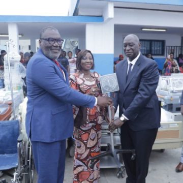 ph. hopital d'abobo équipé Hôpital général d’Abobo – Kandia Camara offre des équipements médicaux de 700 millions de Fcfa