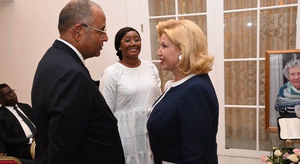 Décès de la mère de Patrick Achi – La Première Dame Dominique Ouattara soutient l’ancien Premier Ministre