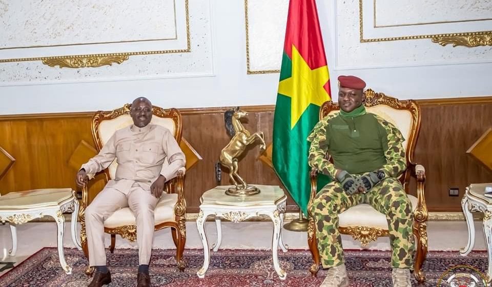 ph. soror et le capitaine traoré 2 En exil depuis 2019 -Les visites « courageuses » de Soro aux régimes de Niamey et Ouagadougou