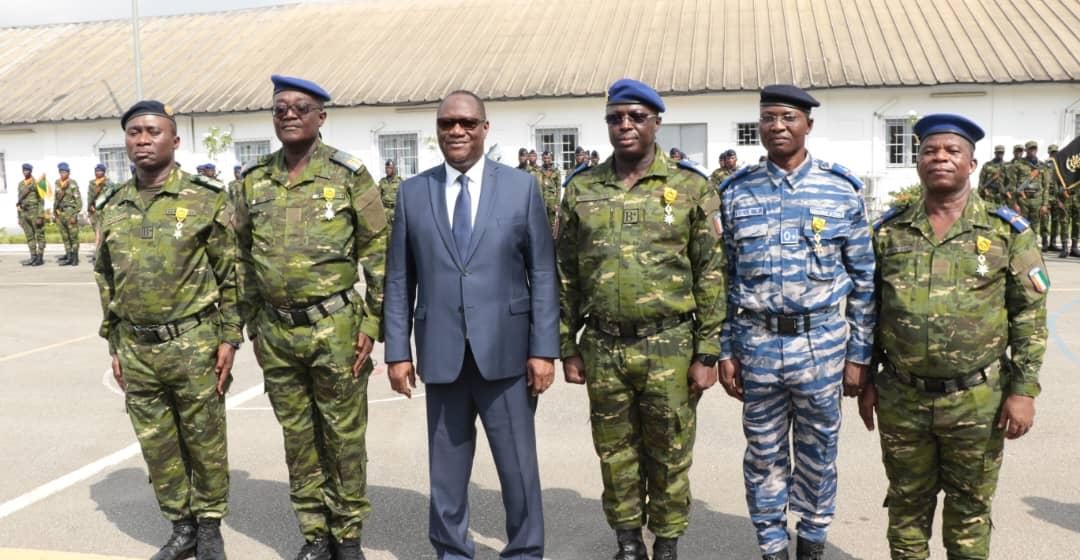 Côte d’Ivoire / Défense nationale – Le ministre Téné Birahima Ouattara décore 274 personnels civils, gendarmes et militaires