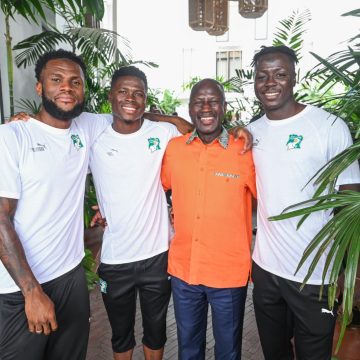 ph. des éléphants et bictogo Quarts de finale de la CAN 2023 – Adama Bictogo félicite les Éléphants après leur qualification