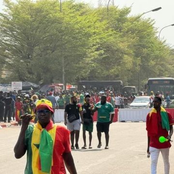ph. des supporters sans tickets CAN 2023 / Manque de tickets des matchs, stades peu pleins – La CAF présente ses excuses aux supporters et vole au secours du COCAN