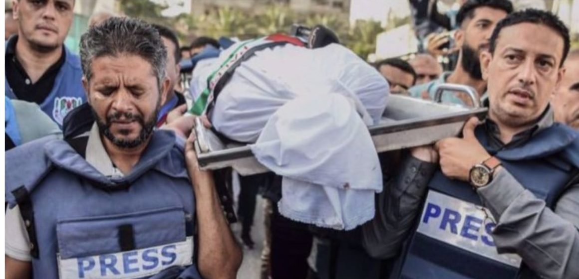 Graves menaces sur la liberté de la presse dans le monde – 140 journalistes tués en 2023, l’année la plus meurtrière