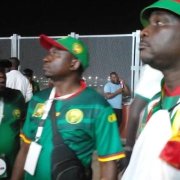 ph. supporters camerounais CAN 2023 / Sénégal-Cameroun (3-1) – Les supporters camerounais, en colère, réclament la tête du coach Rigobert Song