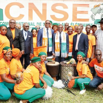 ph.cnse CAN 2023 – Le ministre Adjé Metch Silas offre du matériel au comité d’animation des Eléphants