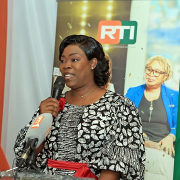 ph.mariam coulibaly, directrice fréquence 2 Lancement de l’émission « Fréquence 2 dans mon école » – Mariam Coulibaly donne des précisions
