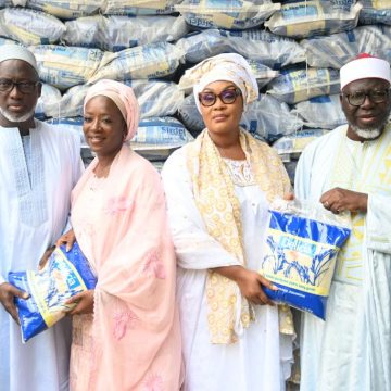 ph.dons aux muslmans 2 Jeûne musulman / Pour soutenir les fidèles – Dominique Ouattara fait des dons d’une valeur de 130 millions de Fcfa