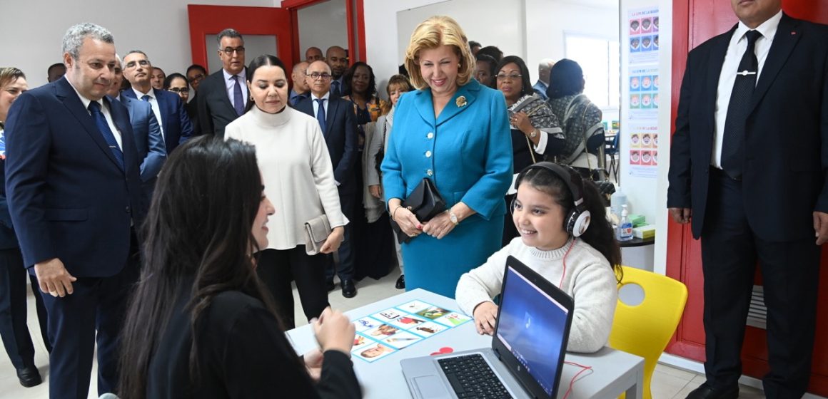 Lutte contre la surdité – La Première Dame, Dominique Ouattara, visite le Centre pour sourds et malentendants de la Fondation Lalla Asmaa à Rabat