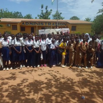ph. soubré ong élèves Soubré – L’ONG Overcom Women sensibilise les élèves sur les grossesses en milieu scolaire