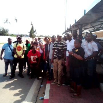ph.travailleurs servair en grève Transport aérien / Avitaillement des avions – Les travailleurs de Servair d’Abidjan grognent et menacent