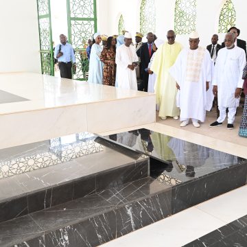 ph.korhogo caveau amadou gon Korhogo – La Première Dame, Dominique Ouattara, se recueille sur le caveau du défunt Amadou Gon Coulibaly