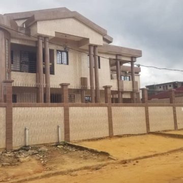 ph.les locaux chefferie d'ahoué Village d’Ahoué (Brofodoumé) – La chefferie tiraillée par une grave crise, un préfet impliqué
