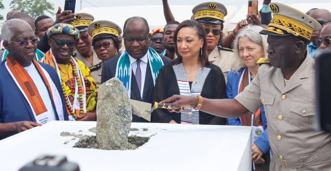 ph. musée archéologie première pierre Construction d’un musée archéologique à Singrogo-Ahouaty – Françoise Remarck explique l’enjeu du projet