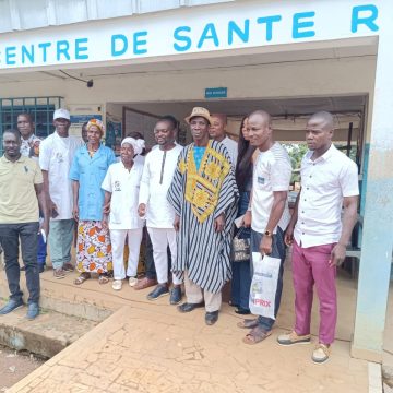 ph.zonneu région Zonneu (Danané) – L’ONG AVD-OUA offre des kits sanitaires au dispensaire