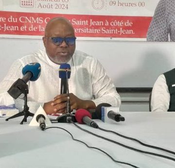 ph.alafe ecrivain journaliste Littérature / Dédicace du roman « CanPutschFoot » – Le journaliste-écrivain Alafé Wakili veut susciter le débat sur les coups d’Etat