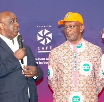 Ph.ali toure parlant cafe bon Paris Coffee Show – L’ambassadeur Aly Touré livre le message de la Côte d’Ivoire