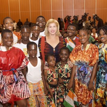 ph.dominique ouattara et les enfants 23e édition de la JMTE – Dominique Ouattara : « Je mènerai jusqu’au bout ce combat pour nos enfants »