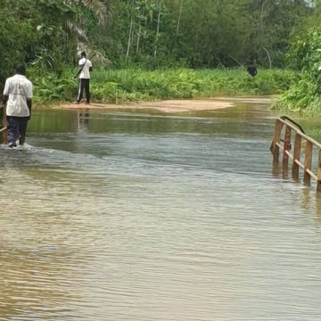 ph.inondation dabou Dabou – Isolés en saison de pluies, les habitants d’Armébé appellent à l’aide