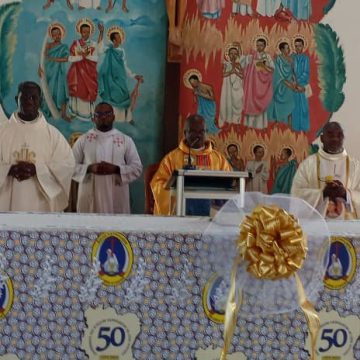 ph.soubre cure installe Soubré – Le nouveau Curé de la Paroisse des Saints Martyrs de l’Ouganda installé