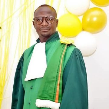 Conseil régional du Cavally – L’employé Koffi Konan Emmanuel devient docteur en lettres modernes