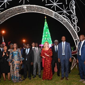 Fêtes de fin d’année – La Première Dame, Dominique Ouattara,  lance « l’illumination » des réjouissances sous le sceau de l’unité et de la solidarité