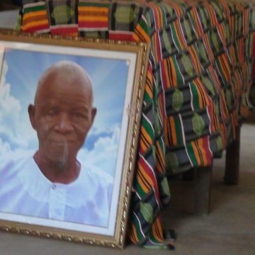 ph. père d'un journaliste décédé Décédé en septembre dernier – Le père du journaliste Jean Antoine Doudou inhumé à Tacourably