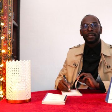 ph.abonga livre 1 Livre / recueil de poèmes « roses des continents » – Bonnie Wiseman célèbre la femme et la beauté humaine