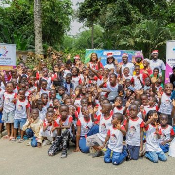 Zoo national d’Abidjan – 150 enfants émerveillés par la magie de Noël grâce à la Fondation Equity