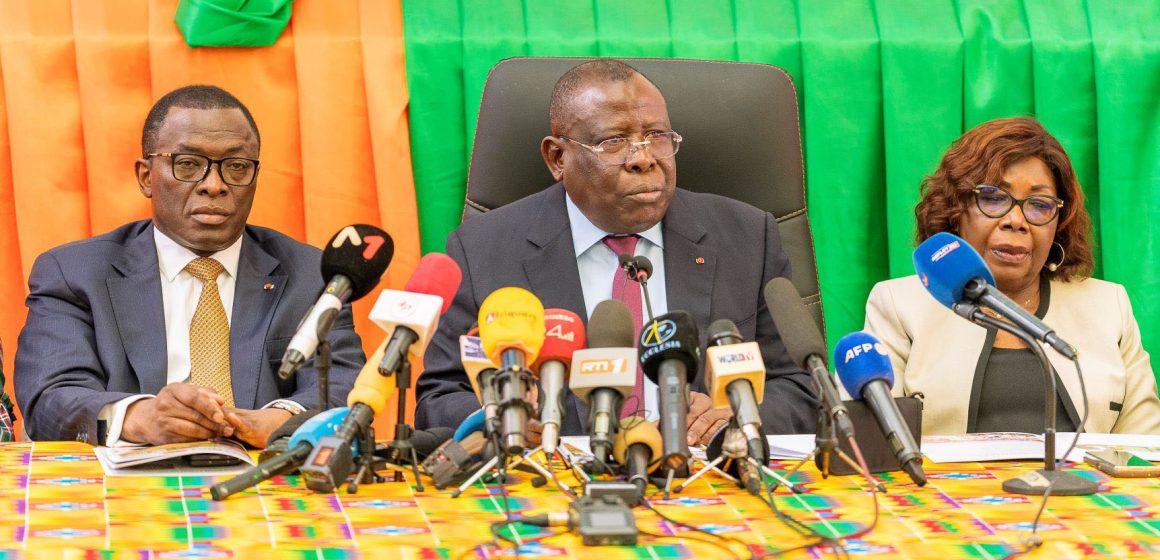 ph.conférence cissé bacongo 2 Cissé Bacongo, ministre-gouverneur du District autonome d’Abidjan : « L’histoire retiendra que je fais ma difficile mission dans l’intérêt de tous »