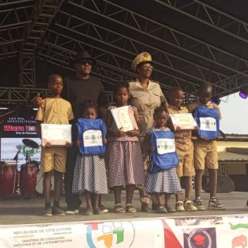 ph.wara tou à grand bassam 8ème édition de Wara Tour – 5000 kits scolaires et 1000 permis de conduire offerts aux populations de Grand-Bassam