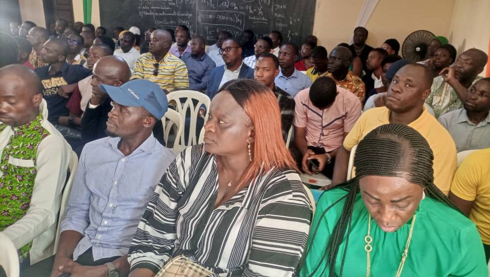 ph. agents en colère contre amédé kouakou Ministère de l’équipement et de l’entretien routier – Grosse colère des fonctionnaires et contractuels contre Amédée Kouakou